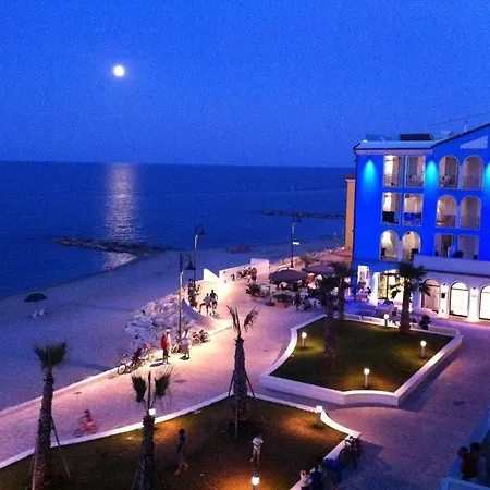 Prestigioso Attico Sul Mare *