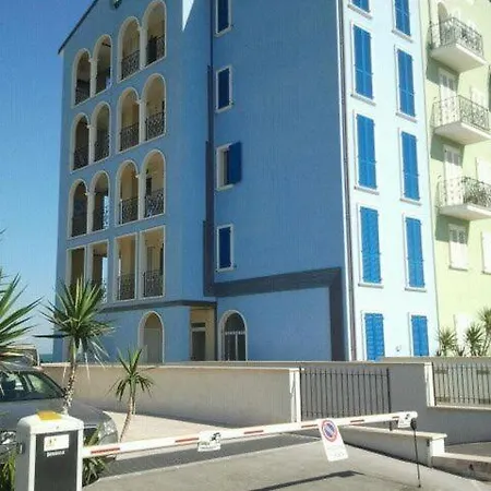 Prestigioso Attico Sul Mare *